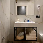 Omnia Luxury فندق مبيت وإفطار 3*