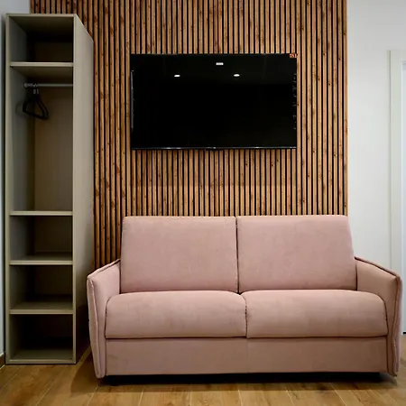 Omnia Luxury ساليرنو