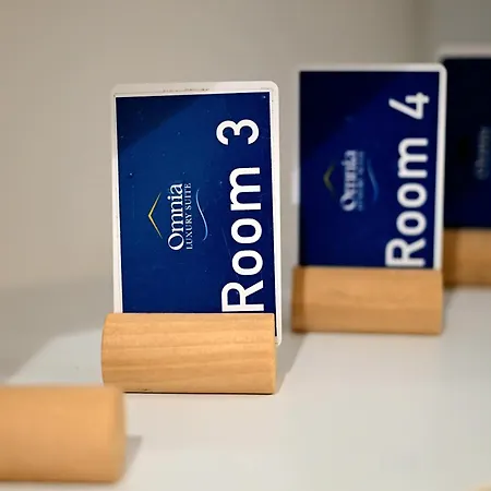 Omnia Luxury فندق مبيت وإفطار
